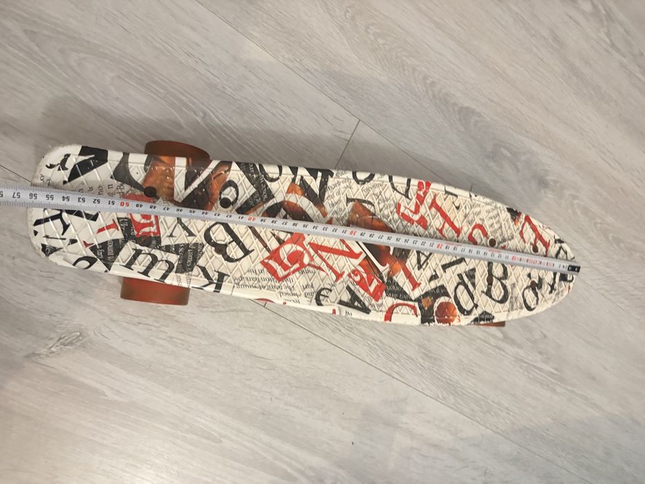 Skateboard cu luminite in roti