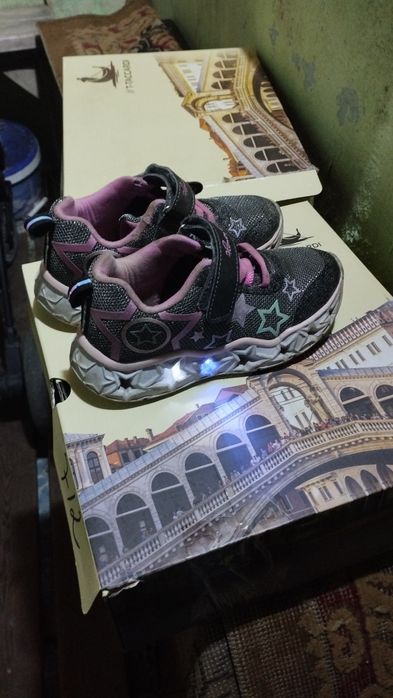 Даром обувь 31 и 32 размер