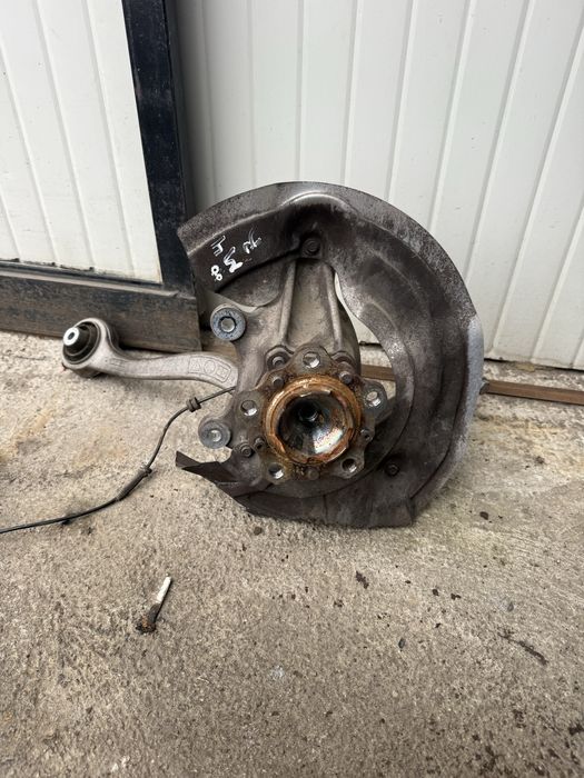 Преден десен шенкел bmw m2 f82 m3 f80 m4 f82 бмв м2 ф87 м3 ф80 м4 ф82