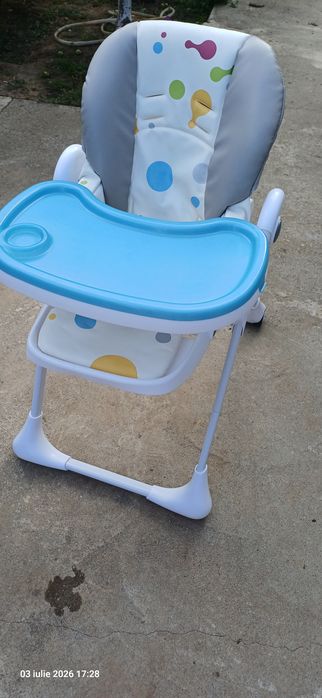 Vand scaun de masa pentru copii