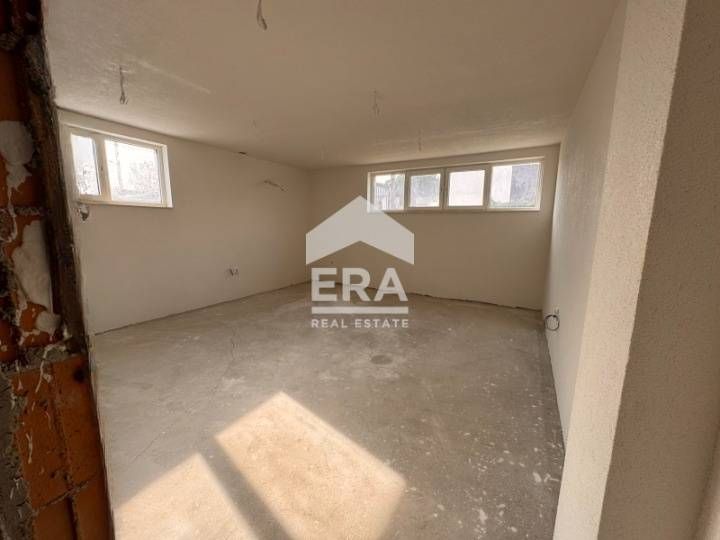 Офис в новопостроена кооперация с Акт 16, в кв. "Изгрев", за продажба,