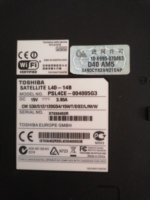 Лаптоп Toshiba + подарок мишка.