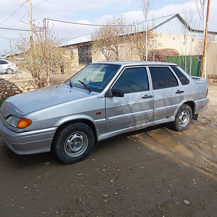 Lada 2115 sedan sotiladi