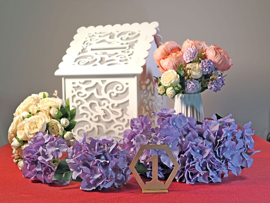 Сватбена украса от висококачествени изкуствени цветя