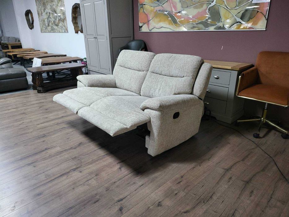 Сив диван от плат двойка с ръчен релаксиращ механизъм