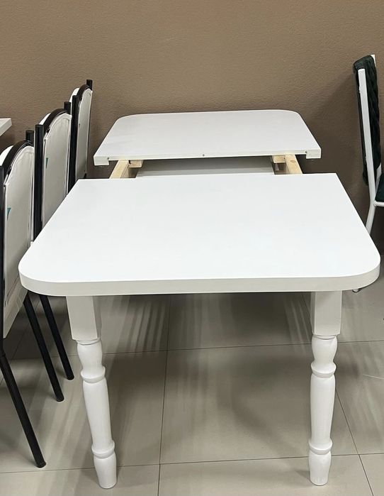 Кухонный стол со стульями