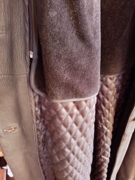 Кожаное пальто с песцовым воротником