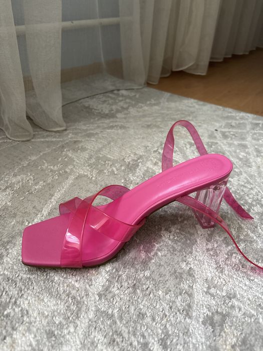 Розови токчета с нисък ток