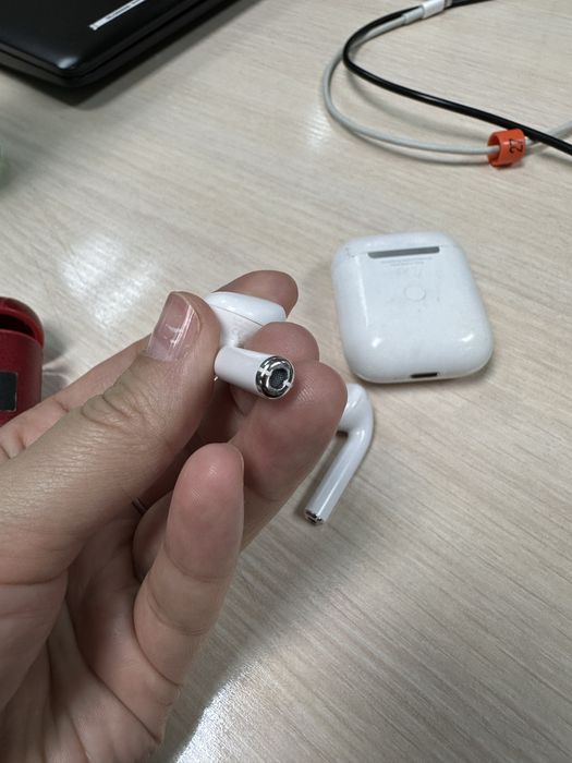 Apple AirPods 2 (Lightning)