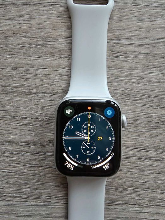 Продавам Apple Watch 5 в добро състояние