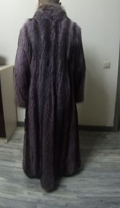 Шуба енот новая.