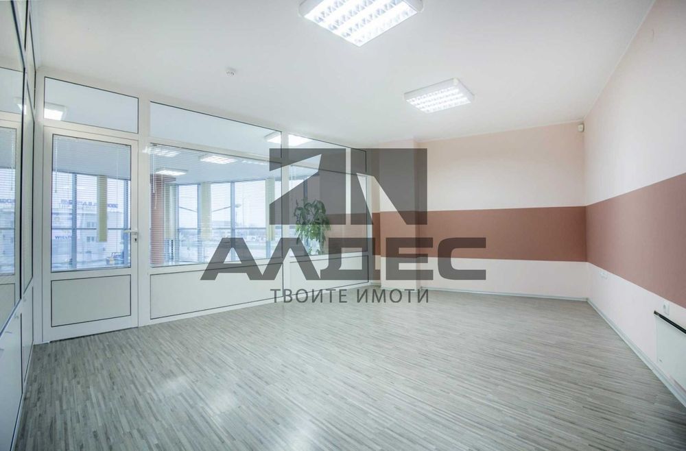 Отдава се офис в кв. Враждебна!