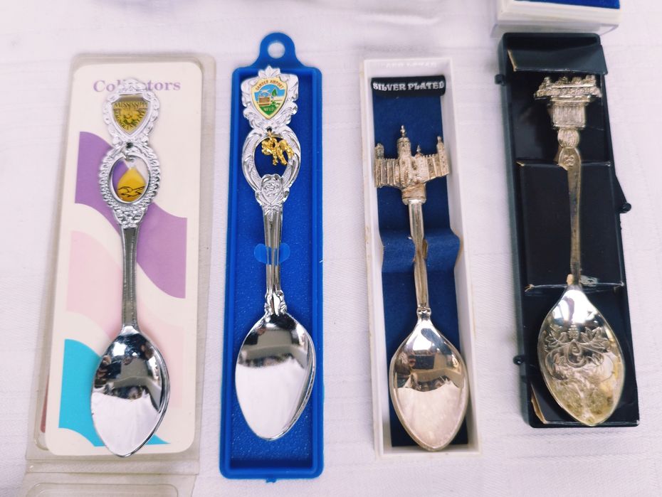 Lot 8 lingurite suvenir placate cu argint, de colectie, din anul 1994.