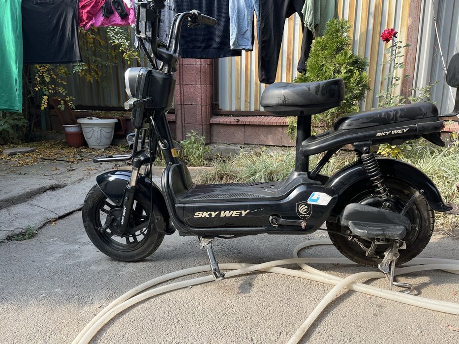 Скутер новый почти