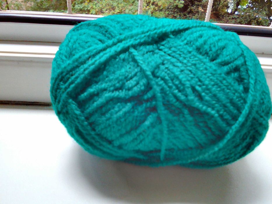 Продавам различни цветове прежди за плетене