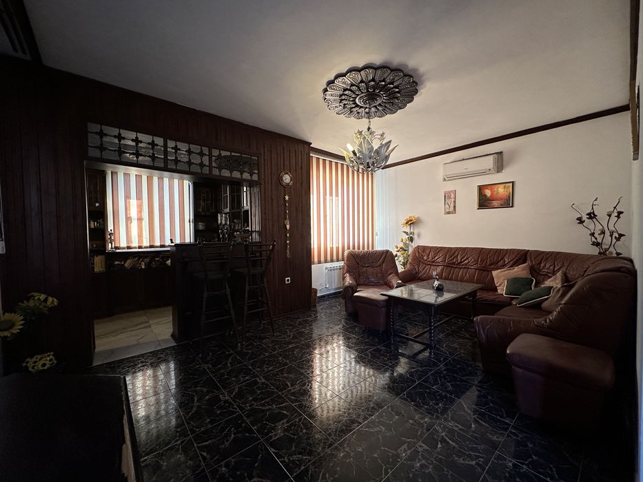 Продава се Къща в Горна Оряховица - 210 кв.м за 739 €/кв.м - Снимка #3