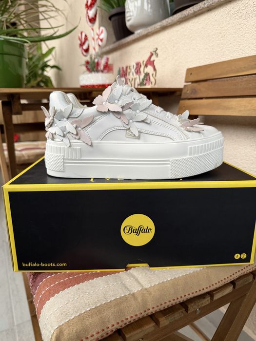 Adidasi albi pentru nunta sau cununie