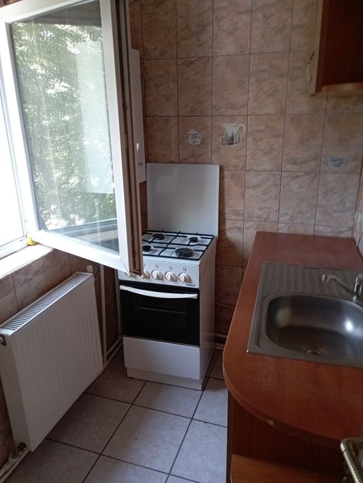 Închiriez garsoniera
