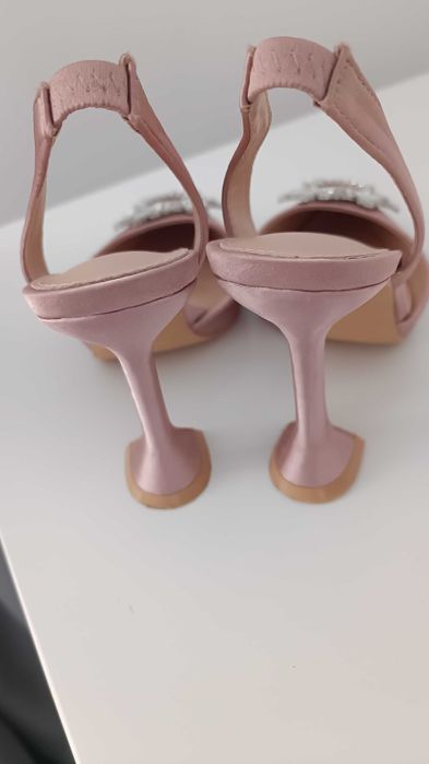 Пролетни елегантни обувки на ток