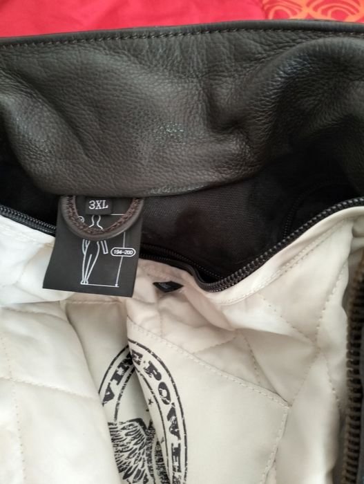 Geacă de piele pentru motociclete... căptușeală și apărătoare...