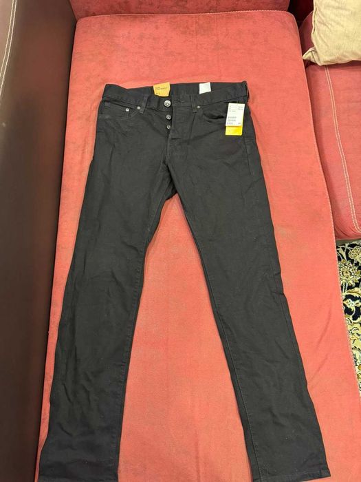 Нови черни дънки