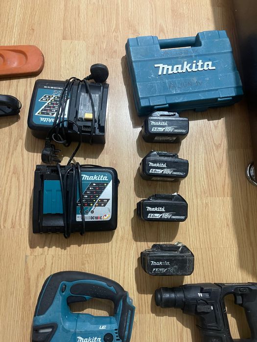 Vând set de scule makita