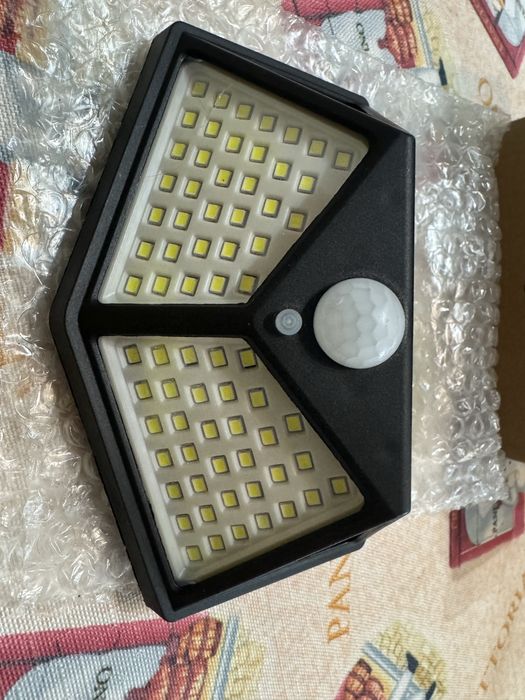 Продавам соларна лампа