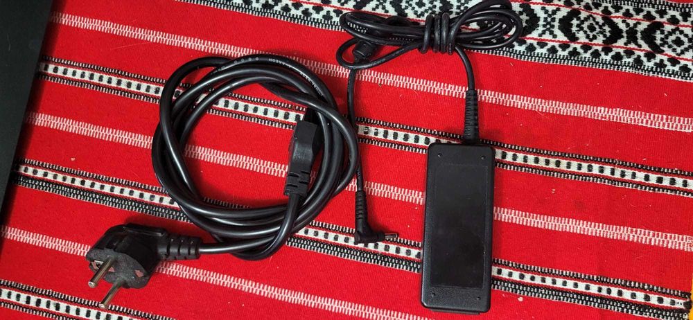 Vand laptop samsung cu touchscreen