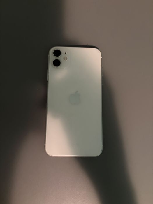 Iphone 11 ( ecranul trebuie schimbat)