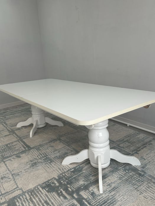 Продаётся стол  деревянный