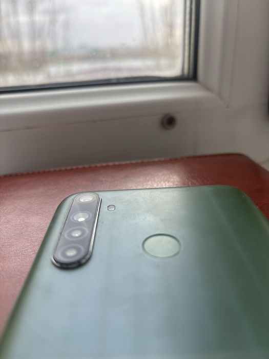 Телефон Realme 6i.