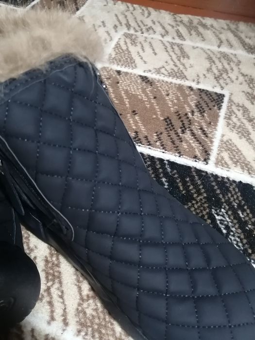 Продам женские ботинки