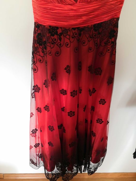 Червена официална рокля