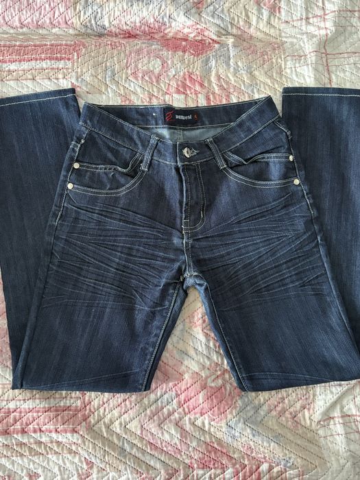 Blugi slim fit.