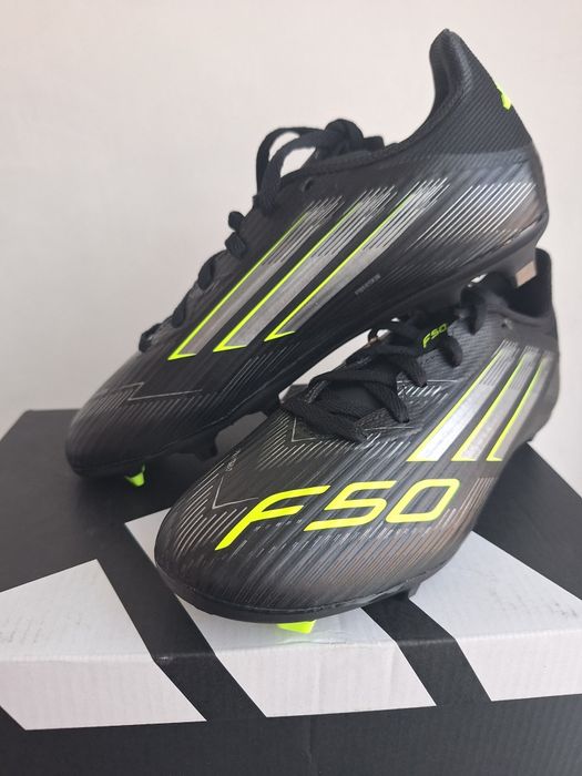 Футболни бутонки. Чисто нови.