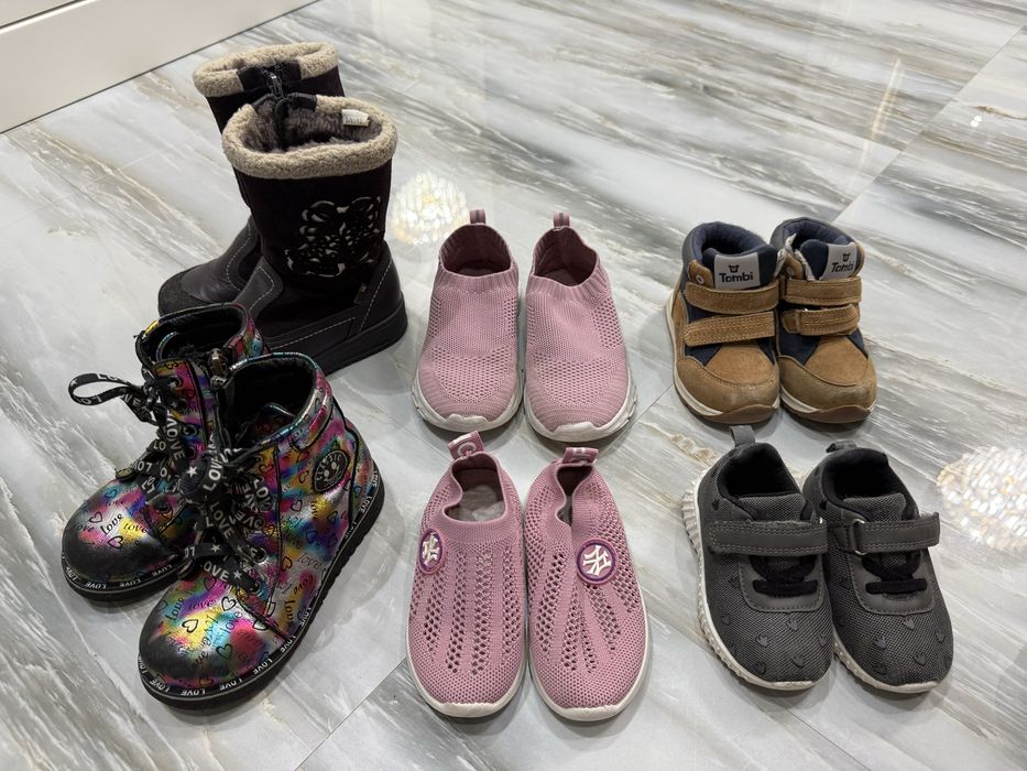 Продам детскую обувь на мальчика и девочку