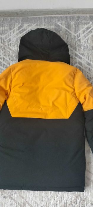 Продам зимнию куртку на мальчика