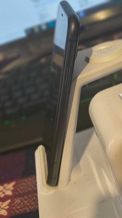 Iphone 11 64 GB 100% Бат. перфектно състояние