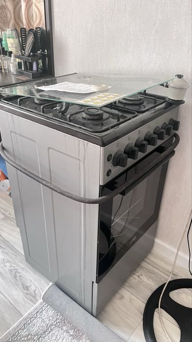 Газ плита вместе с двумя баллонами