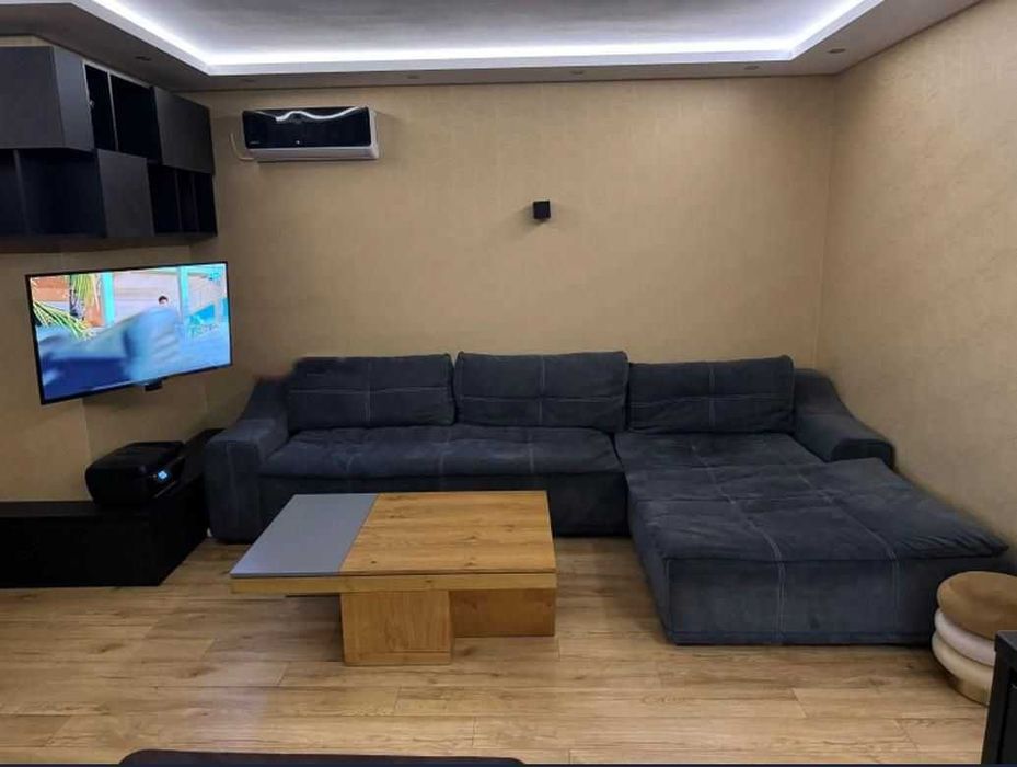 Дава се под наем Тристаен апартамент в София, Света Троица - 108 кв.м за 632.4 € - Снимка #1