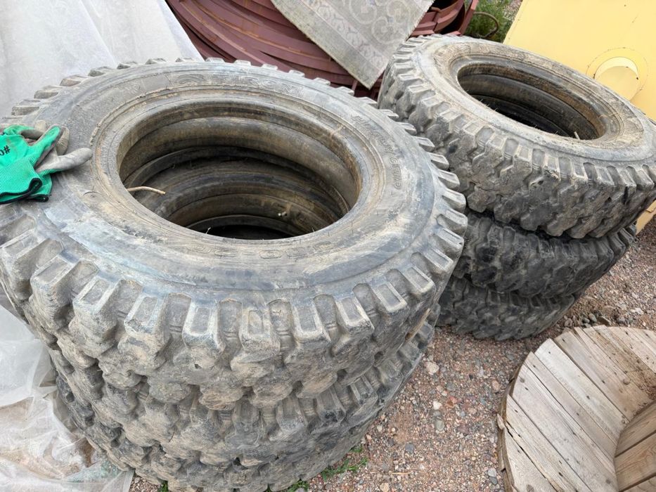 Продам шины б/у от экскаватора Хендай 145