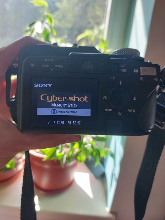 Фотоаппарат Sony Cyber-shot DSC-V3