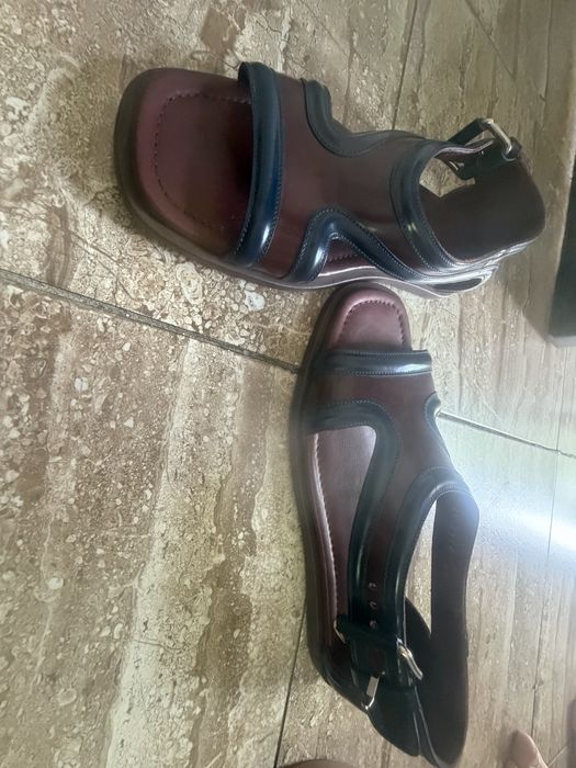 Подам сандали оригинал Prada