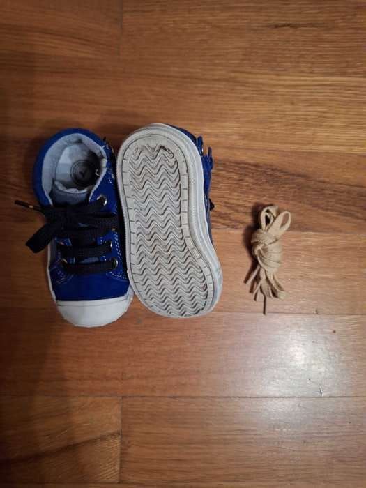 Vând adidași copii 21