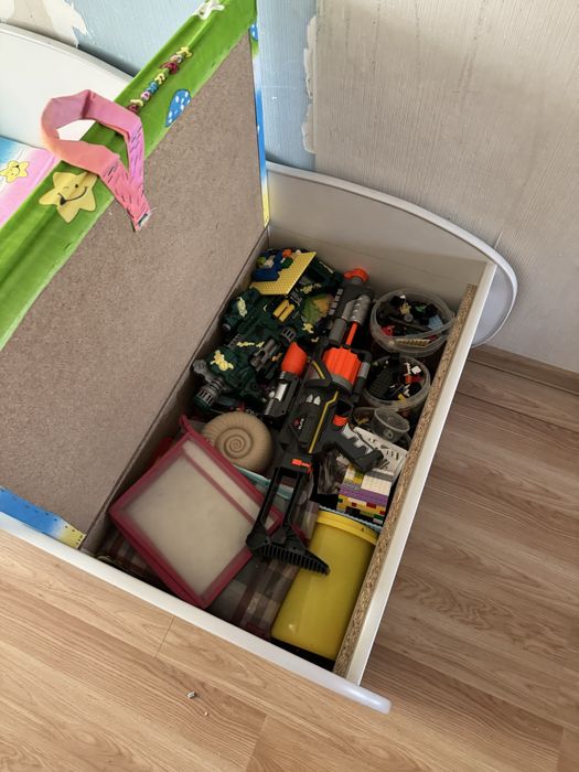 Продам бу кровать в виде машинки