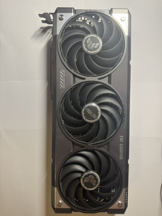 ASUS TUF Gaming RX 9070 16 GB Видео Карта