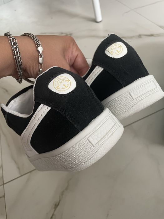 Продам кроссовки размер 38