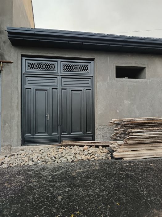 Uy sotiladi tekstil boxcha kochada 2.8 sotix 5 xonaa