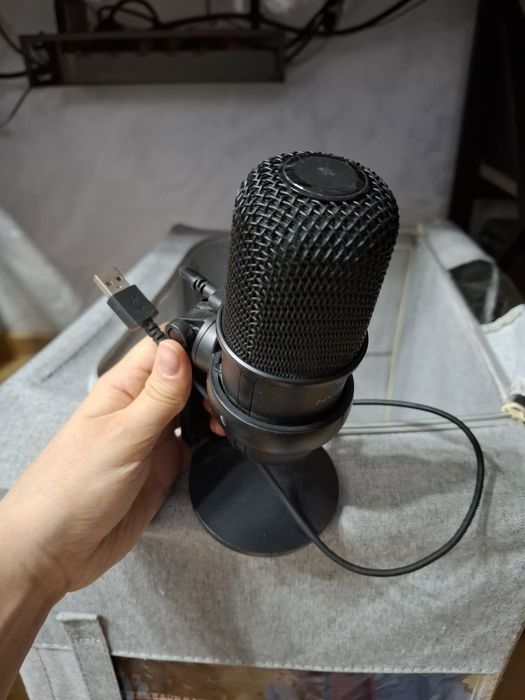 Продам микрофон HyperX SoloCast