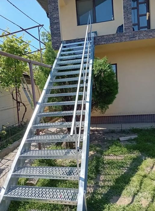 Vând scarii metalice zincate galvanizate la cela mai mic preț